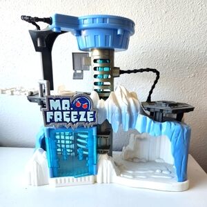 Imaginext DC Super Friends Mr. Freeze Headquarters Artic Playset